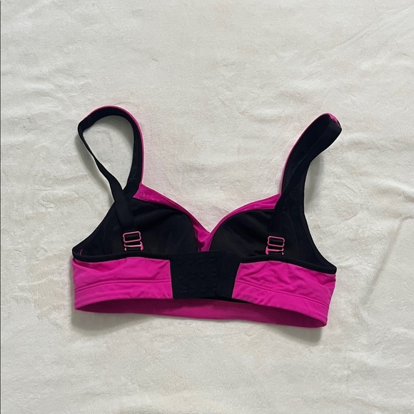 Lululemon Ta Ta Tamer II (C-DD cup)
Paris Perfection - Picture 6 of 10